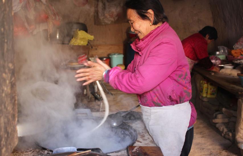 陕西大妈做凉面,陕西老人做焖面