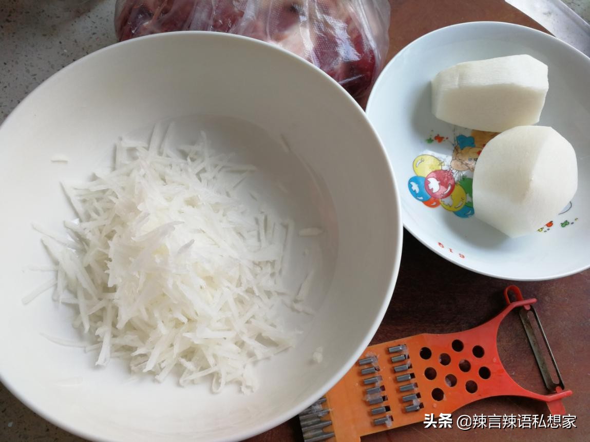 教你这样去掉萝卜的冲辣味，包出的包子或饺子多汁又好吃