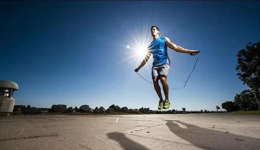 疫情在家健身动作,疫情期间有氧健身方法教程