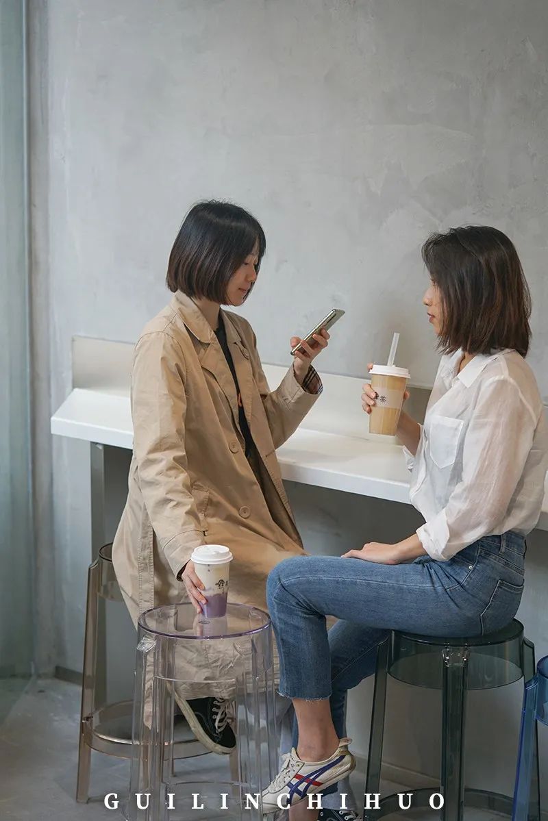 桂林奶茶店探店拍照,性冷淡风奶茶店拍照墙布置