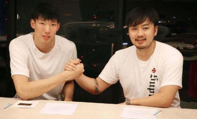 当李宁连签周琦和曾凡博,中国品牌为何开始垂青中国篮球明星