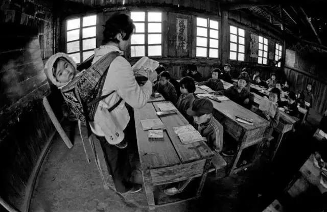 还记得曾经让你泪流满面的照片吗,还记得那个让你刻骨铭心的女孩吗