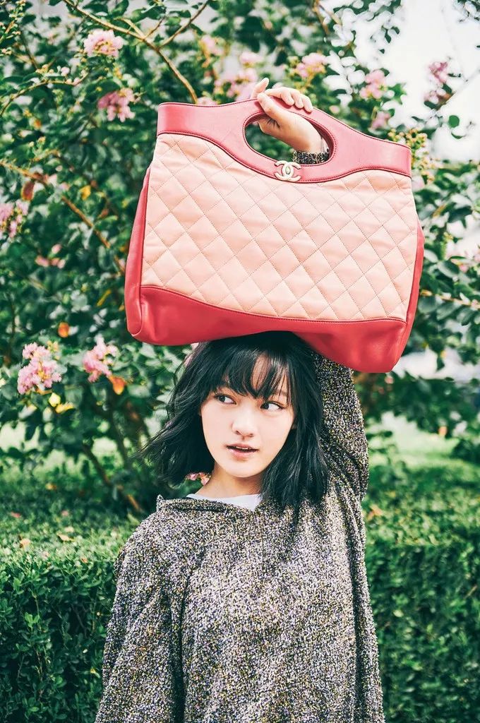 当代女生消费观名牌包,现代女士包