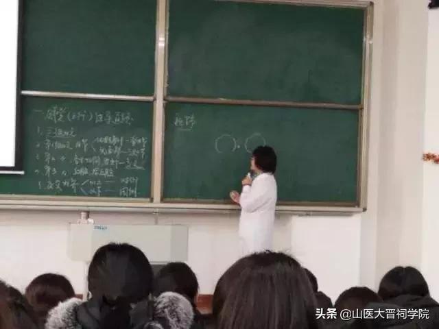 想要成为一名医生需要考多少证,想要做一个医生必须具备哪些