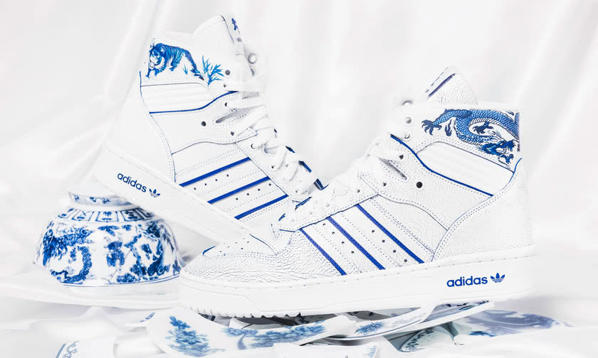 adidasoriginals联名蓝色衣服,青花瓷限定联名款