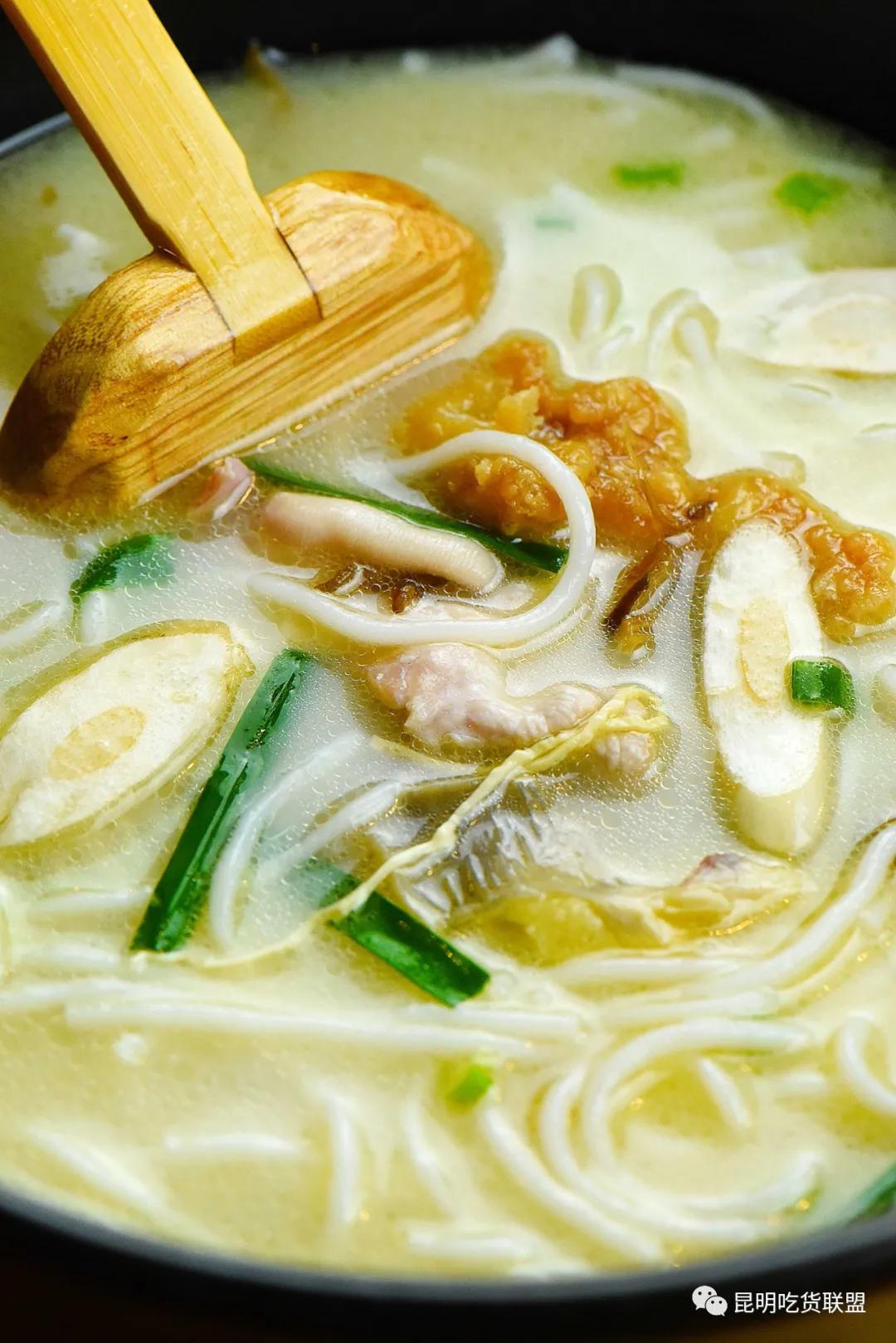 昆明老街附近哪家过桥米线好吃,昆明过桥米线百年老店哪家最正宗