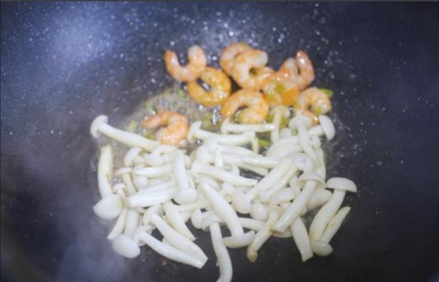 秋葵酿虾仁味型,秋葵炒虾仁做法