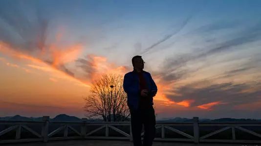 人为什么赚钱要吃那么多苦,人为什么赚钱越多身体越不好