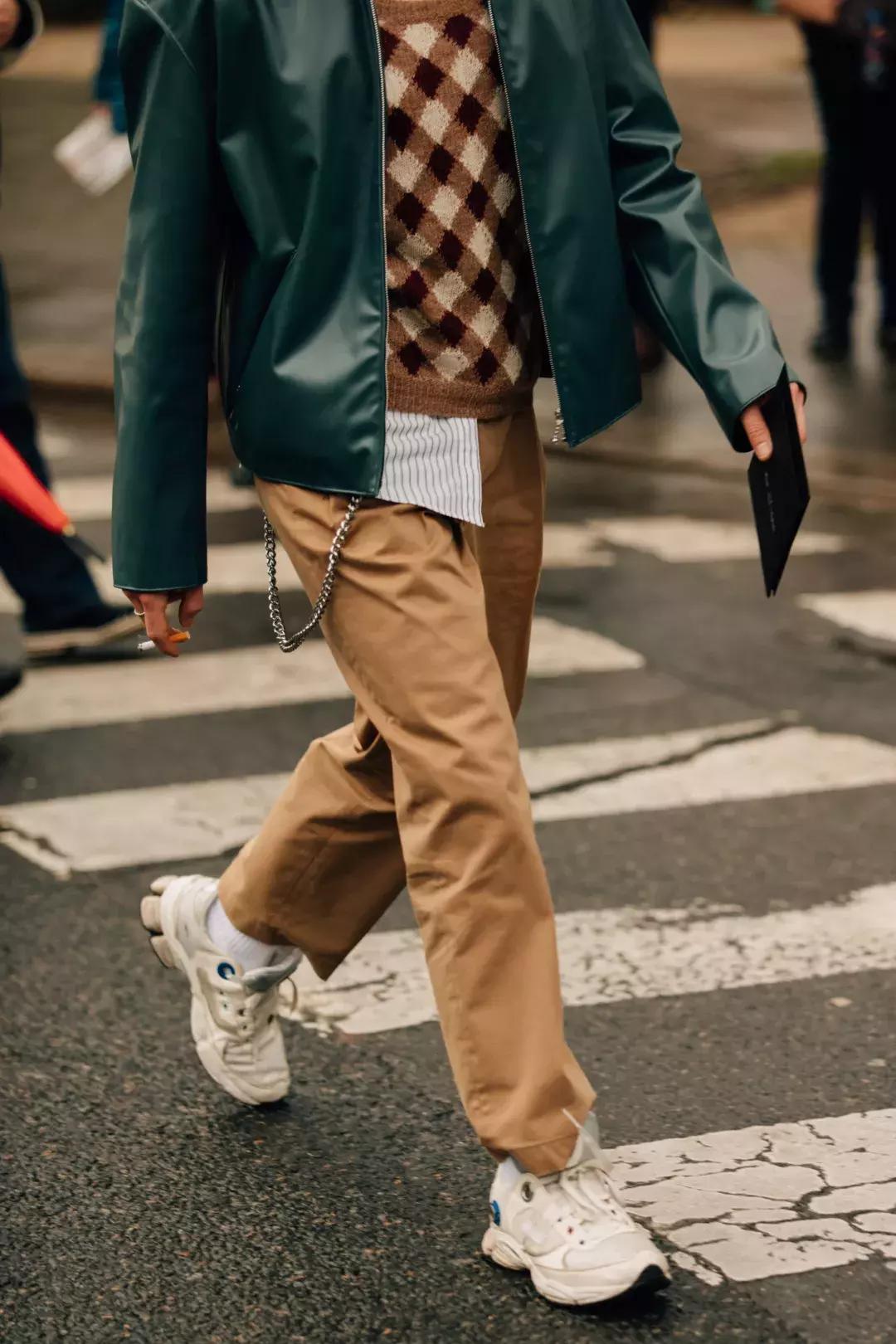 毛衣是冬季的基础单品,毛衣要更适合寒冬