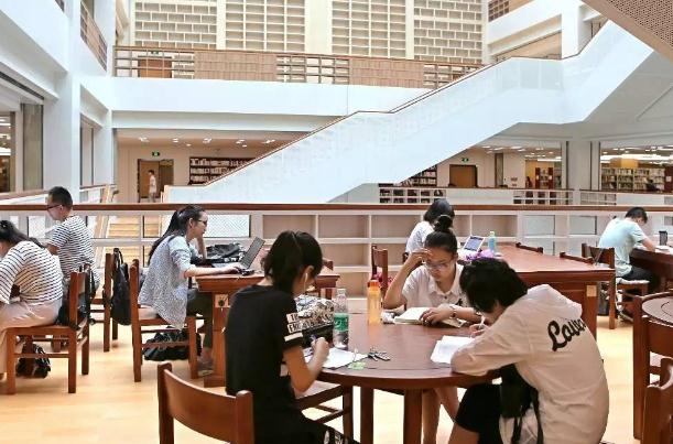 普通宿舍和清华大学宿舍有多豪华,中国大学十大豪华宿舍