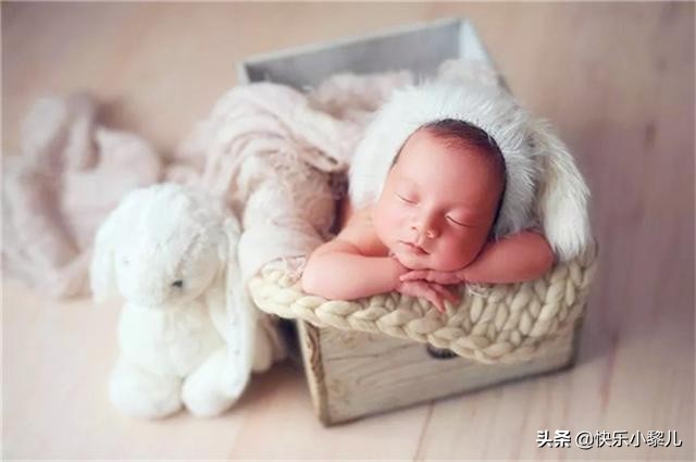 新生儿在月子里能把尿吗,新生儿在月子可以喝水吗