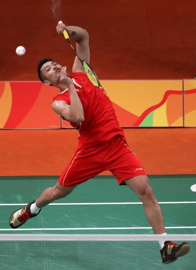 羽毛球杀球和高远球发力一样吗,羽毛球后场被动高远球发力