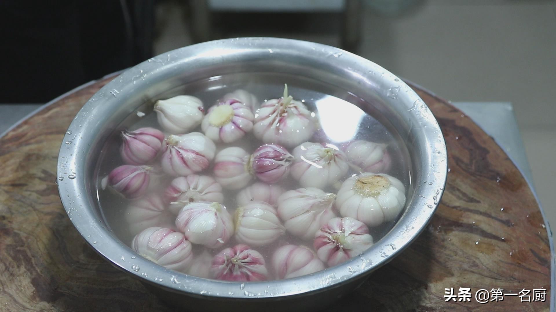 大厨腌制糖蒜视频教程,怎样腌糖蒜最好吃又简单
