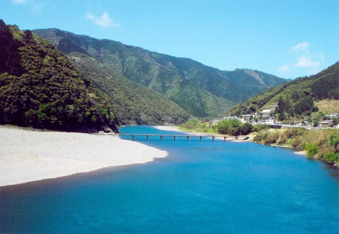 在日本坐火车是什么感觉,在日本坐火车是什么体验