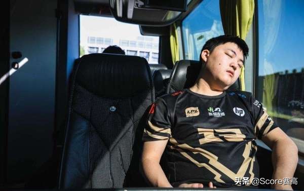 电竞少年的访谈,电竞选手对学生玩游戏的看法