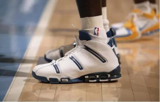 狼王加内特穿过的球鞋,球鞋加内特