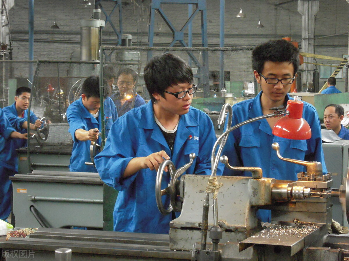 正规国企4500元到手工资多少,在国企工作月入4000