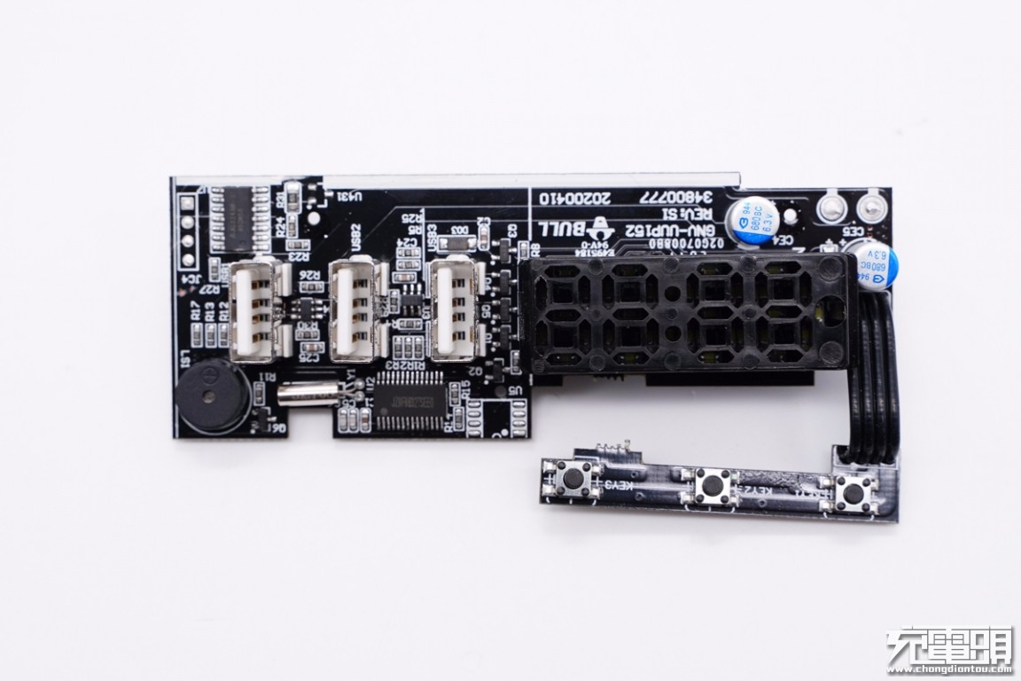 公牛插座新款和老款拆解,带USB接口公牛插排