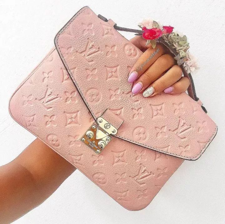 lv和chanelysl (ysl niki与lv邮差包哪个值得入手)