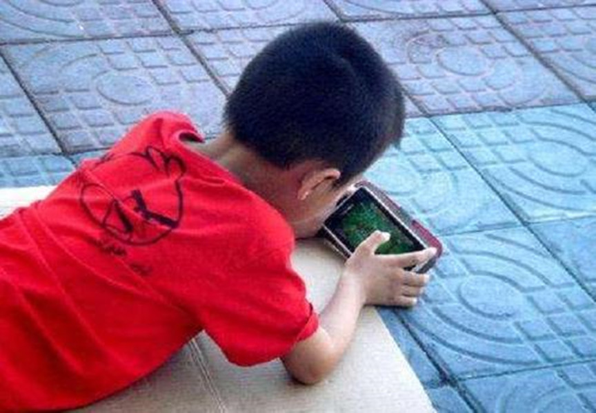 孩子玩游戏上瘾叛逆家长怎么办,孩子玩游戏上瘾如何教育