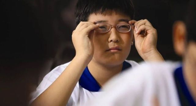 上亿孩子近视！OK镜成三高生意，焦虑家长撑得起“眼茅”近千亿市值吗？