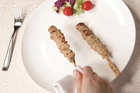 吃饭最基本的礼仪和动作,吃饭需要注意的礼仪