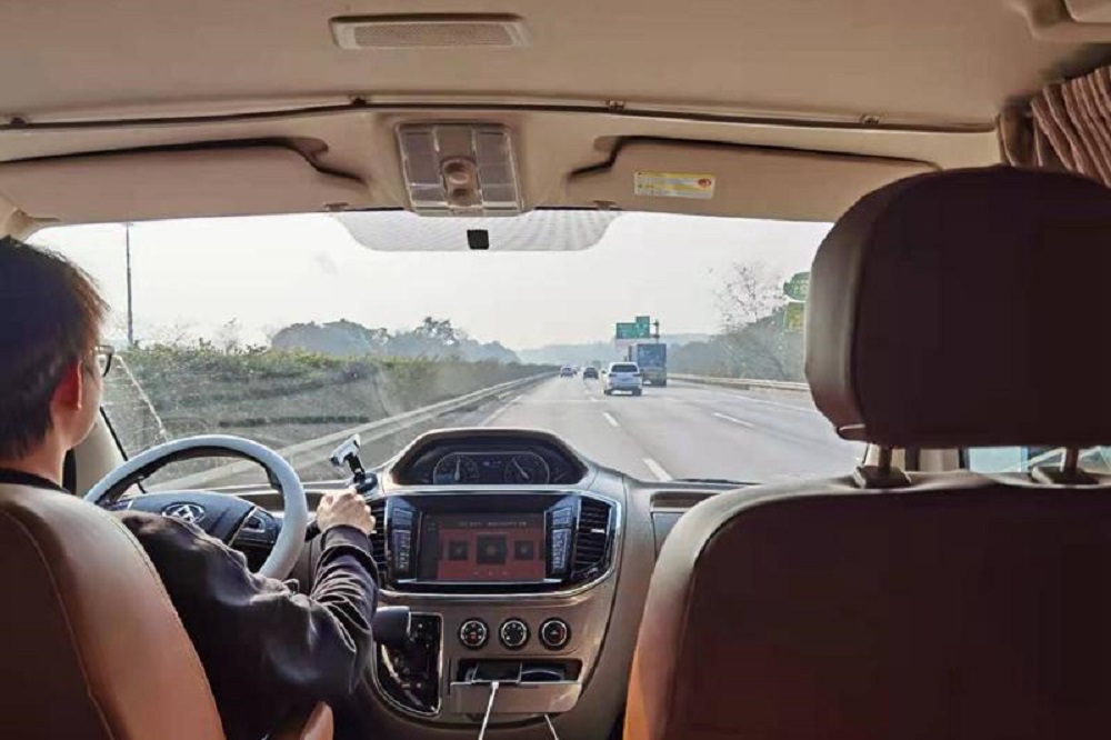 大通2.5t柴油c型房车动力,上汽大通v80柴油13.98万房车