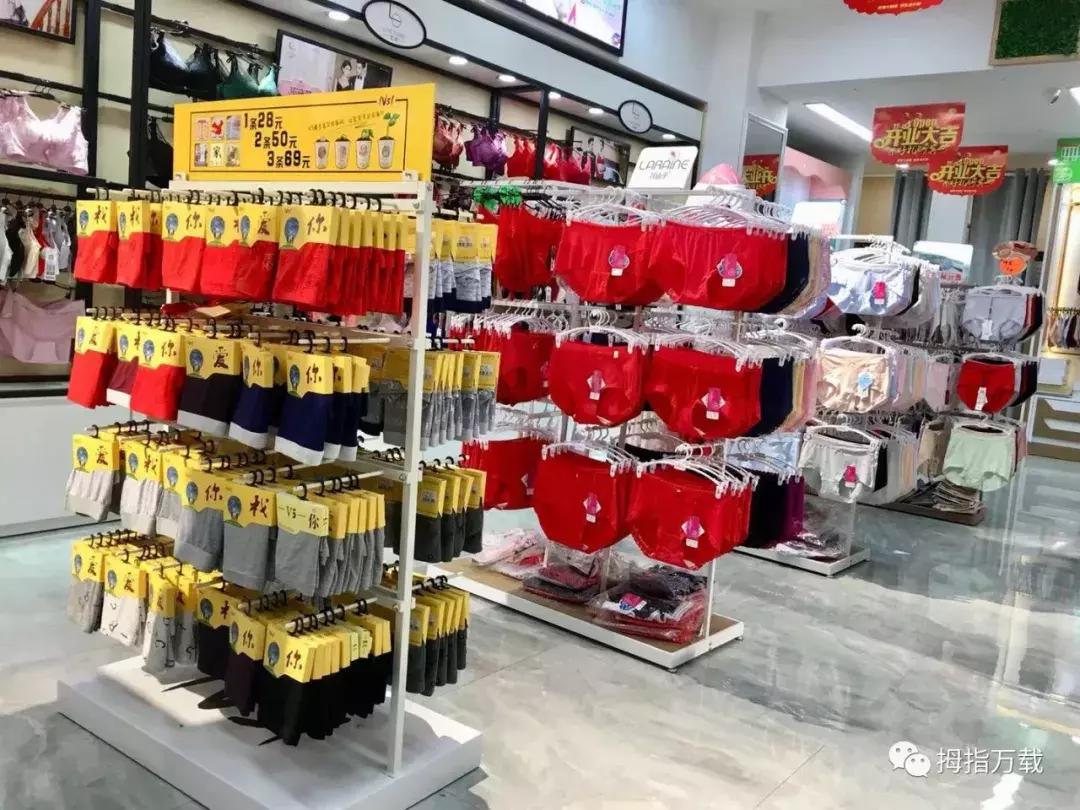 15年的老店搬迁了？万载有谁认识这位美女姐姐吗？她在这里……