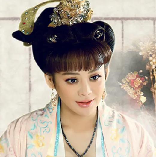 厚刘海和稀刘海哪个好看,厚刘海和八字刘海