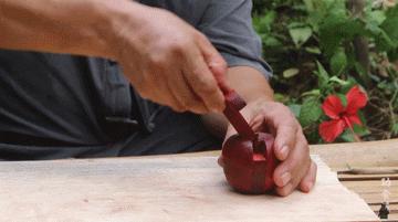 大爷造鲁班凳,60岁中国大爷徒手做鲁班凳