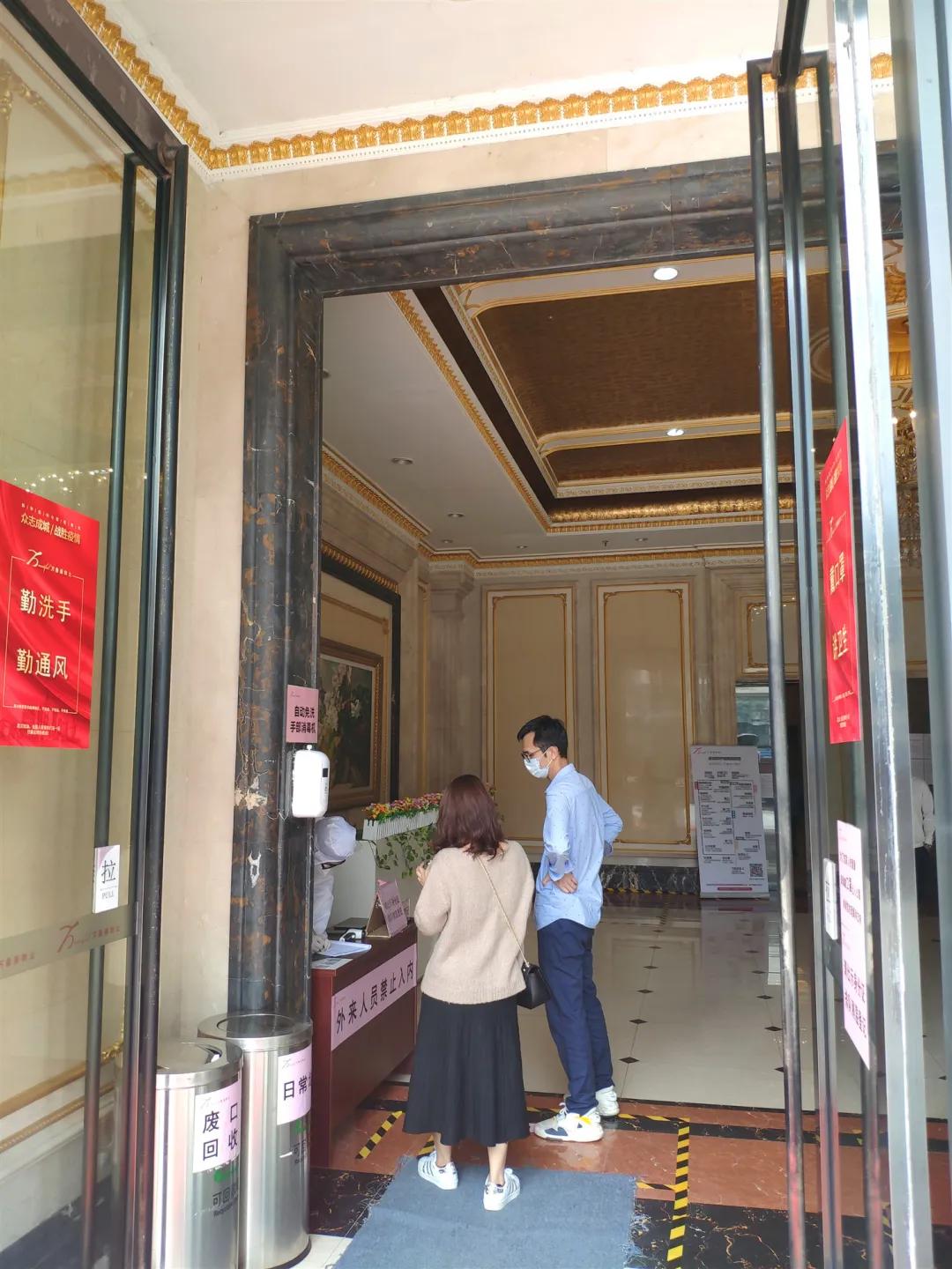 小编探万博|走近战“疫”下的万博百态