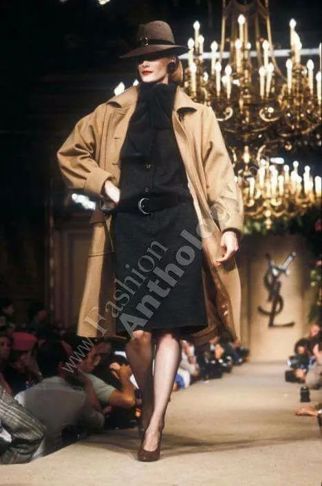 那个卖口红的YSL,教会女孩不色情的穿黑*袜丝**