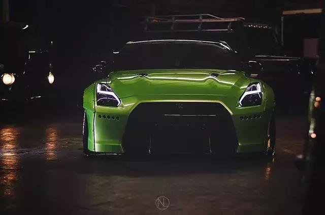 自从坐上了小姐姐的GT-R之后，天天都能体验速度与激情的快感