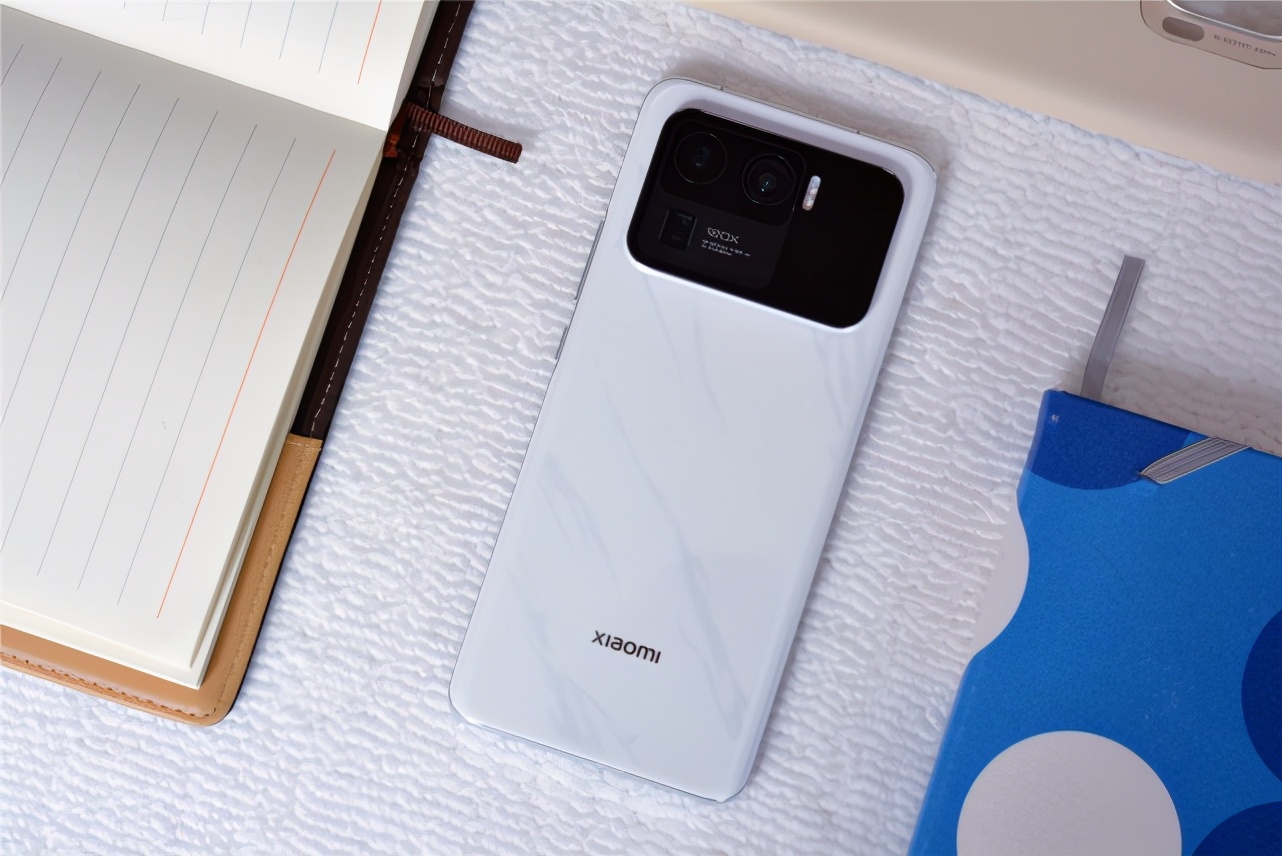 想要手机用上五年不换，建议一步到位，目前这三款手机可以满足