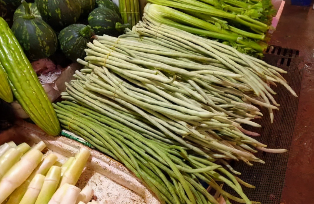 豇豆到底是白豇豆还是青豇豆,红豇豆与白豇豆的区别