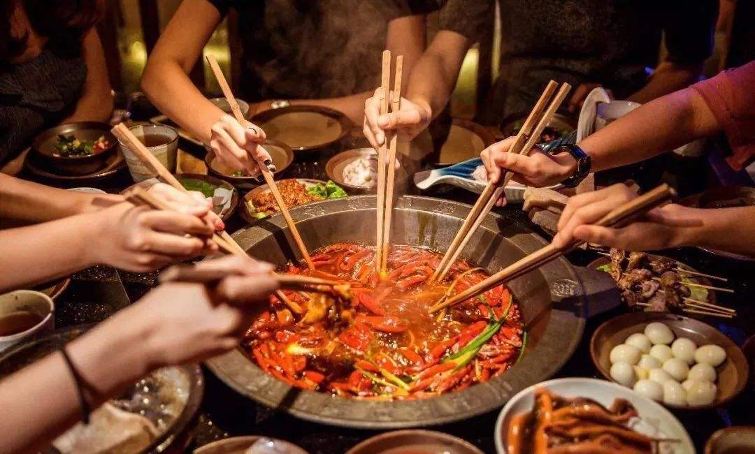 吃重庆火锅脸麻正常吗,吃火锅汤发黑