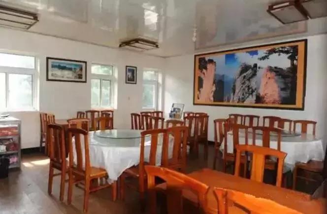 华山山顶住宿的地方,华山山上住宿推荐