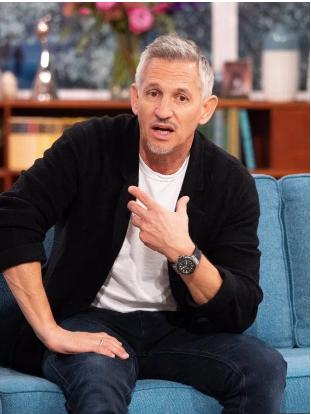 英国保守*党**大减足球开支,于是约翰逊首相在踢慈善比赛时被砸惨了