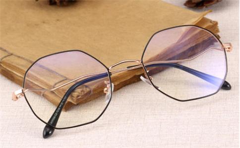 为什么钛合金镜架那么贵,钛眼镜为啥贵