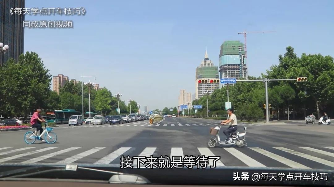 什么样右转路口容易闯红灯,交通标志在路口上怎么避免闯红灯