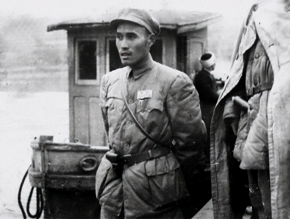 开国少将金绍山41岁英年早逝，妻子把6个孩子的名字都改了