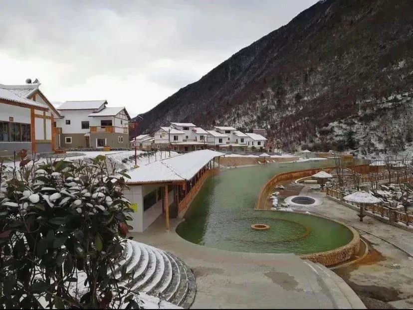 四川夏季适合泡天然温泉的地方,四川春节泡温泉推荐