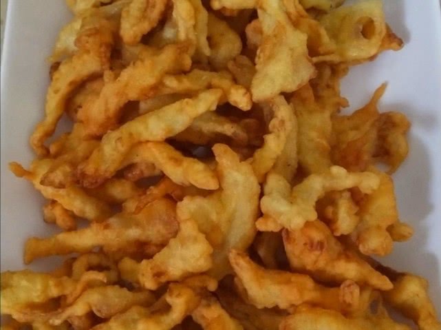 酥炸平菇的家常做法,酒店炸平菇脆脆的做法