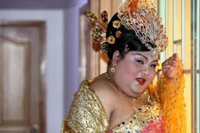 她是波斯丑女，又黑又胖，却独得皇帝宠爱，被赐名“媚猪”