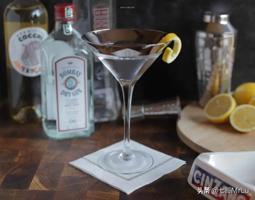 007史上最全酒单：撩妹，还得看《007》，因为哥喝的不是酒，是情