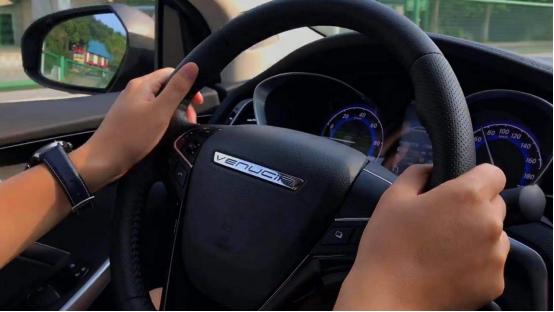 启辰新能源车D60EV乘坐体验测评,东风启辰d60ev的481和405区别