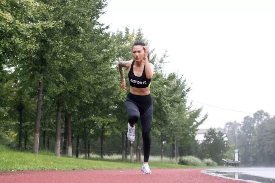 谭维维什么时候开始健身的,谭维维跑步前后对比