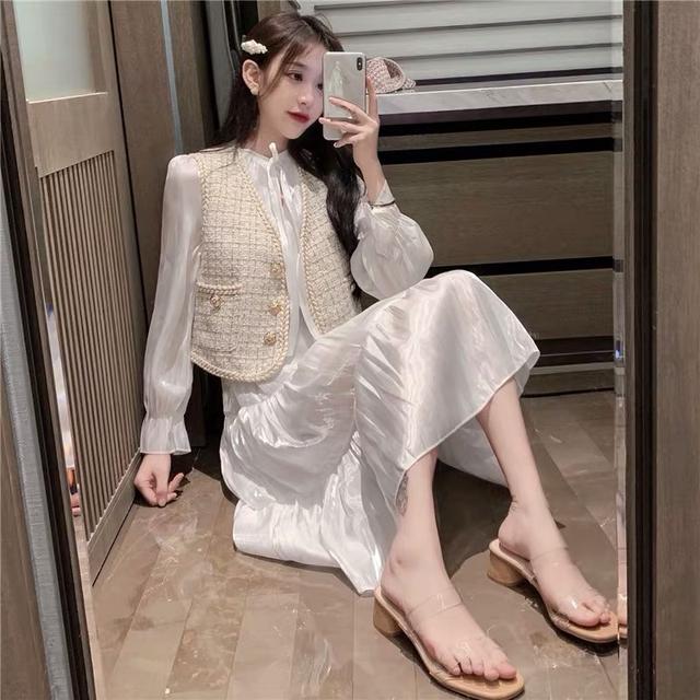 初秋马甲怎么穿好看,棋盘格针织马甲背心深秋款搭配