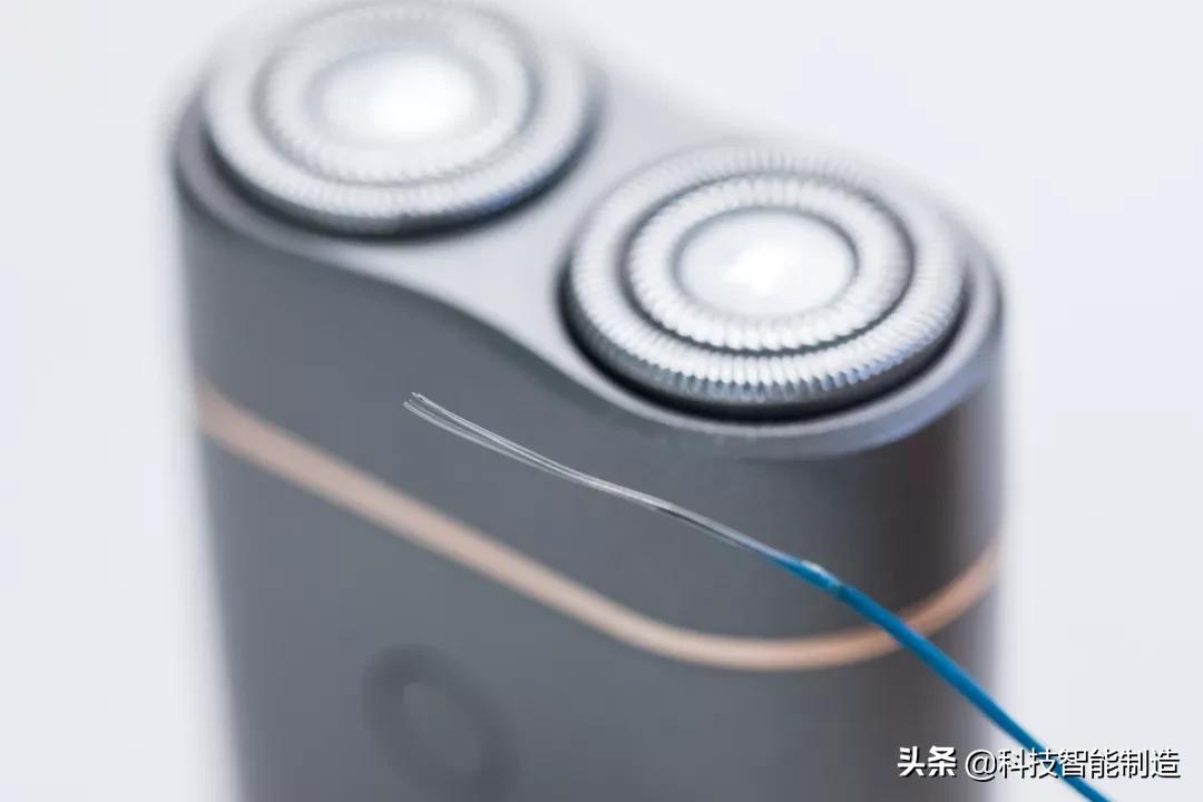 难怪小米有品都上架的焕醒剃须刀，89克打火机大小，15项产品专利