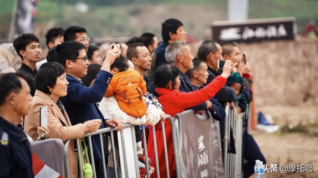 这摩托真好喝。。。不对....这酒真好骑！